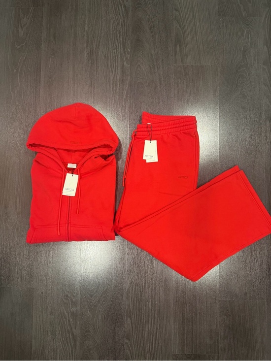 Aritzia Tops - Aritzia Sweat Fleece Set Size XL NWT